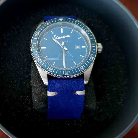 NEW Vespa Italian Made Stainless Steel Watch Italy Men's 42mm Blue Dial VA-UR01 - Picture 3 of 3